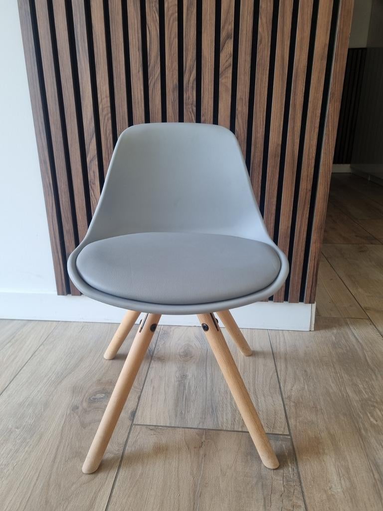 Woood Kinder Kuipstoel - Grijs met Houten Poten, Kinderen en Baby's, Kinderkamer | Tafels en Stoelen, Ophalen of Verzenden, Stoel(en)