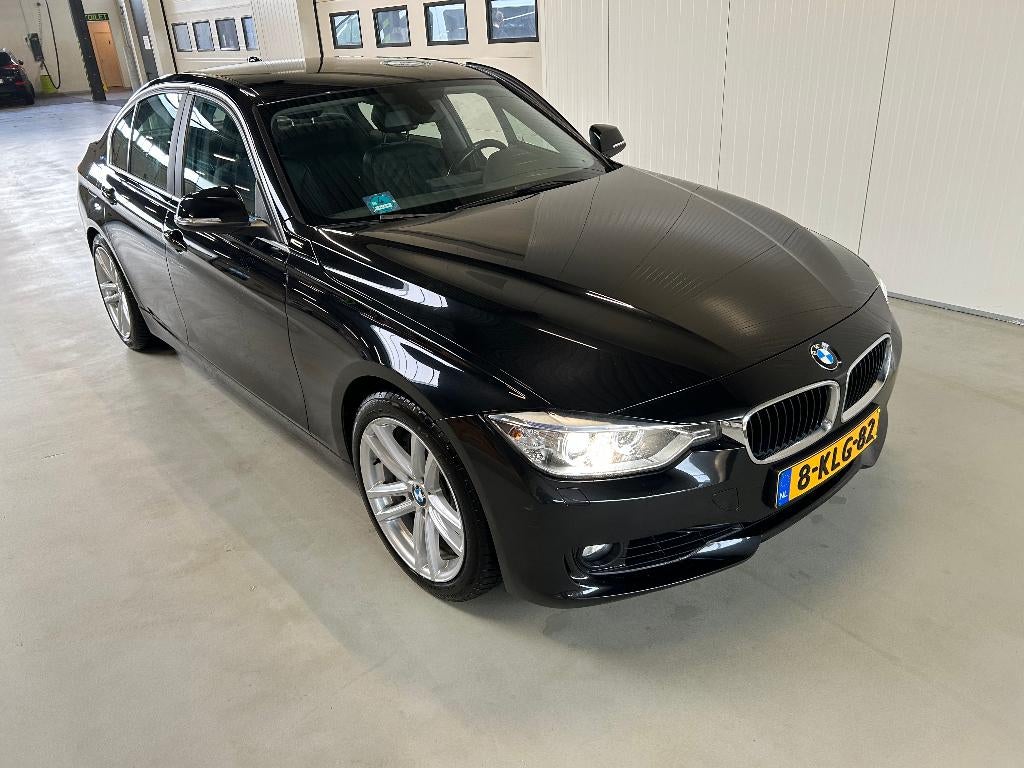 BMW 3-Serie 3.0 I 335 AUT 2013 Zwart, Auto's, Automaat, Achterwielaandrijving, Zwart, Zwart