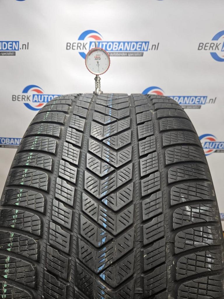 2x Pirelli Scorpion Winter (L) 325/35 R22 114W 325/35/22 325, Gebruikt, -, -, 325 mm