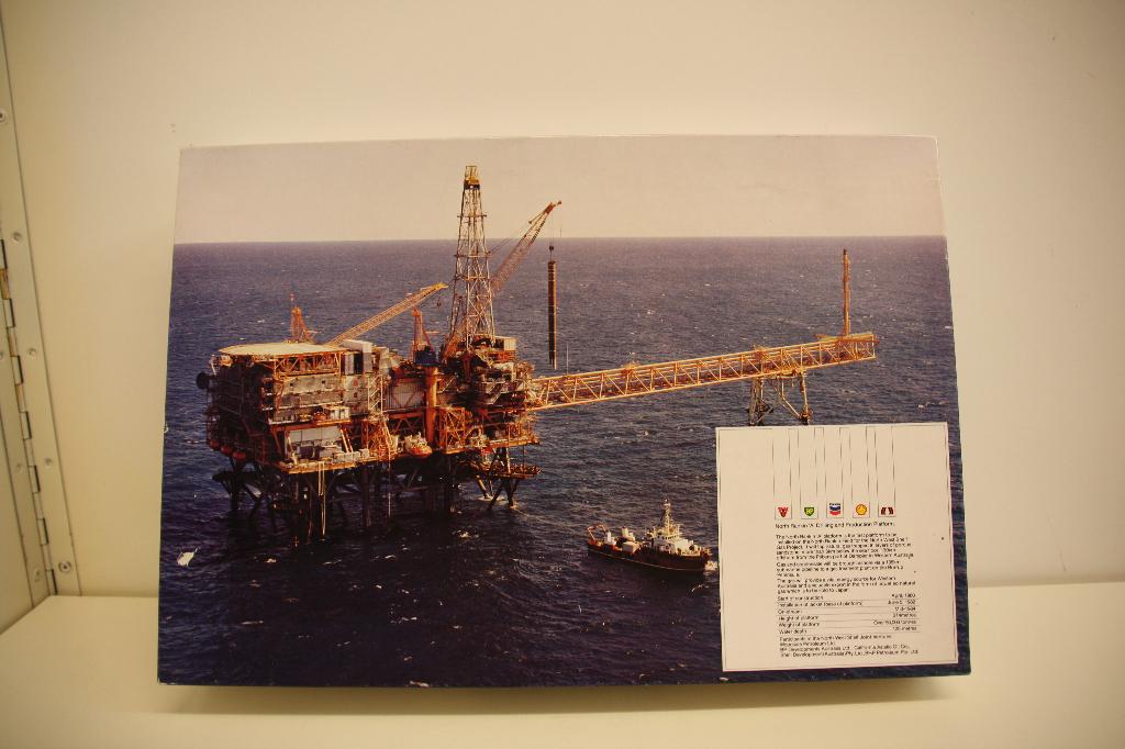 Legpuzzel hout van Offshore platform in Australië. Nieuw., Ophalen of Verzenden, Minder dan 500 stukjes, Nieuw, Legpuzzel