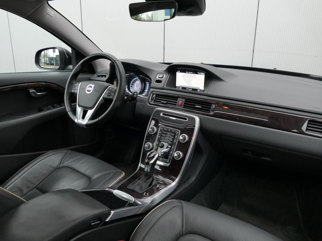 Volvo V70 2.0 T4 AUT Inscription Edition. Schuifdak / Standk, Gebruikt, Euro 6, 1969 cc, Zwart