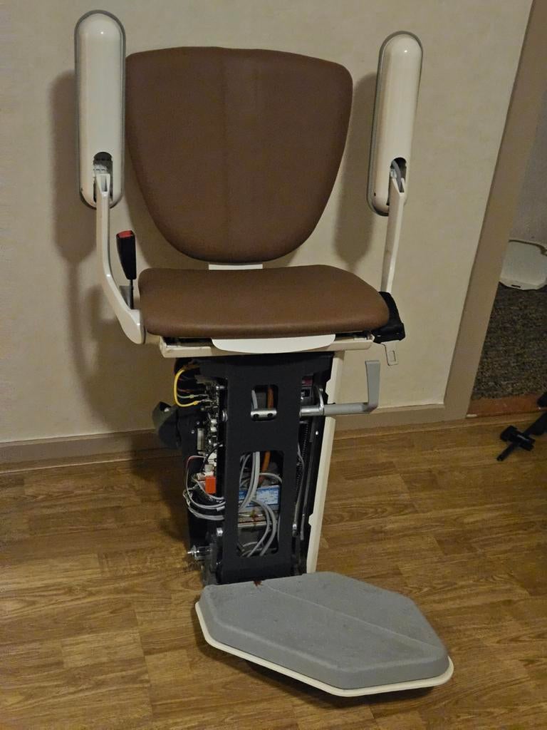 Keurige traplift  links draaien van Oto, Ophalen