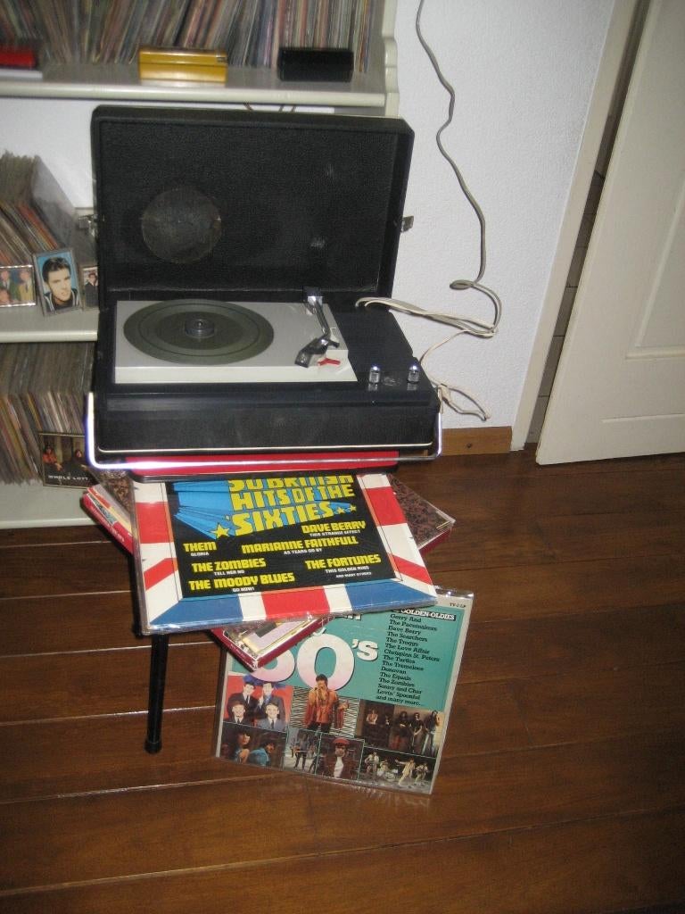 Sixties vintage platenspeler tafeltje en lps, Audio, Tv en Foto, Stereo-sets, Ophalen of Verzenden, Gebruikt, Overige merken
