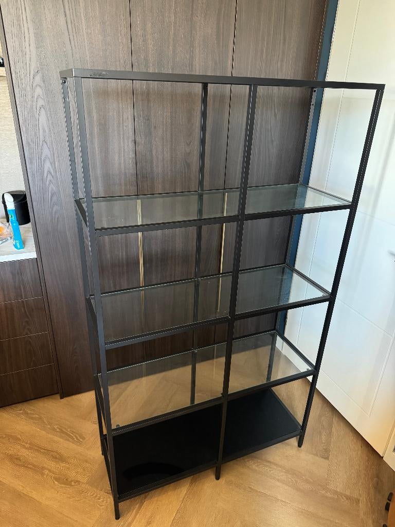 IKEA VITTSJÖ vitrine kast, Ophalen, Met plank(en), 50 tot 100 cm, Zo goed als nieuw