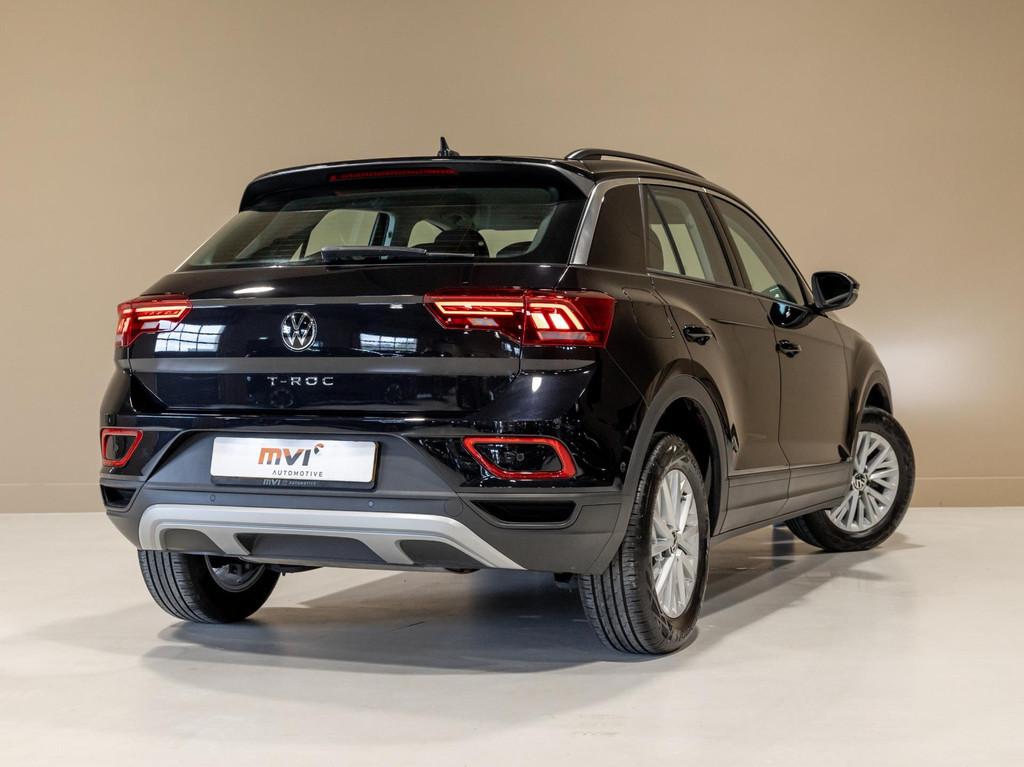 Volkswagen T-Roc 1.0 TSI Life / 110pk / Trekhaak / Achteruit, Voorwielaandrijving, Gebruikt, Met garantie (alle), Zwart