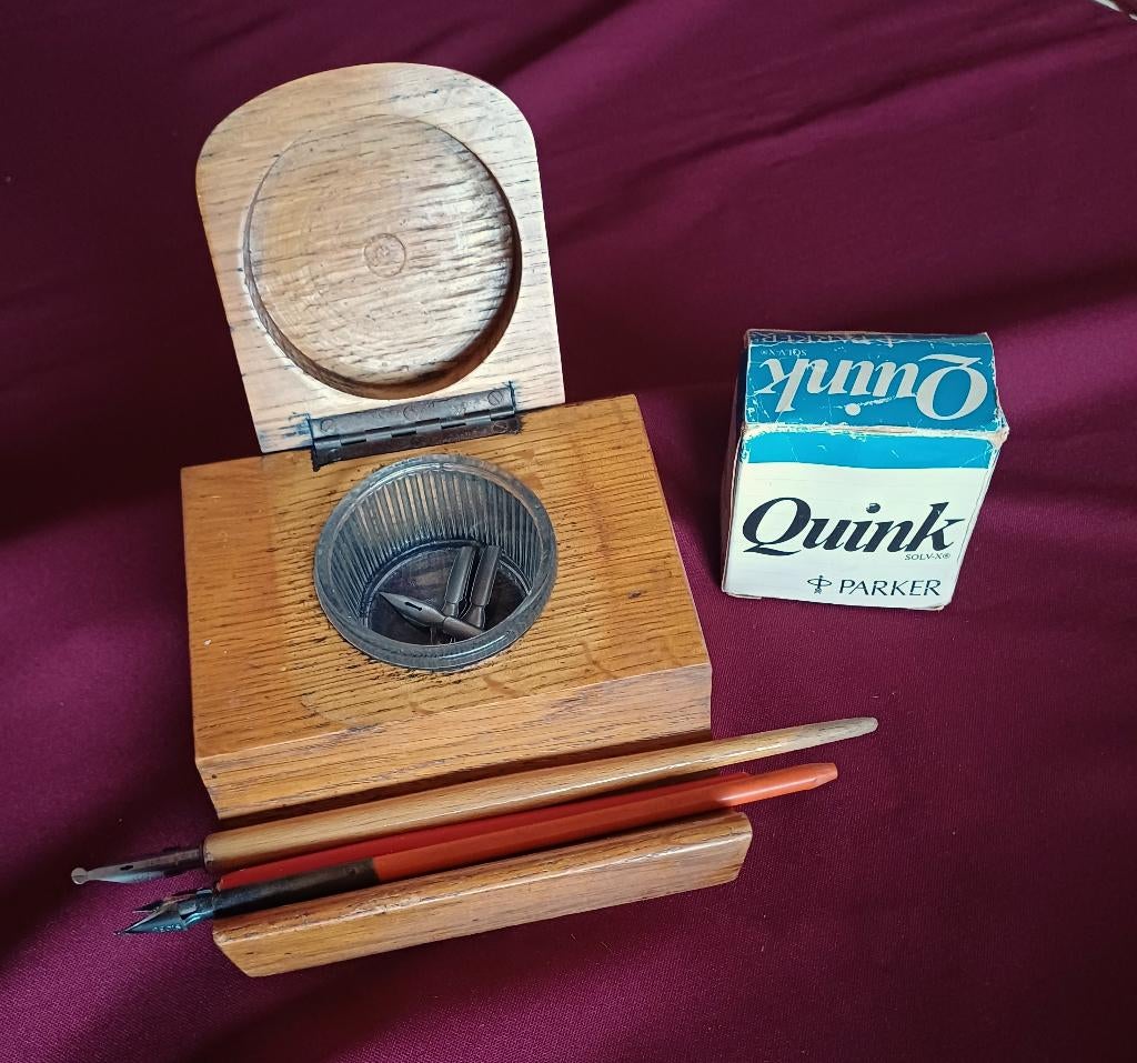 oude inktpot Hout met kroonpennen en inkt, Antiek en Kunst, Curiosa en Brocante, Ophalen of Verzenden