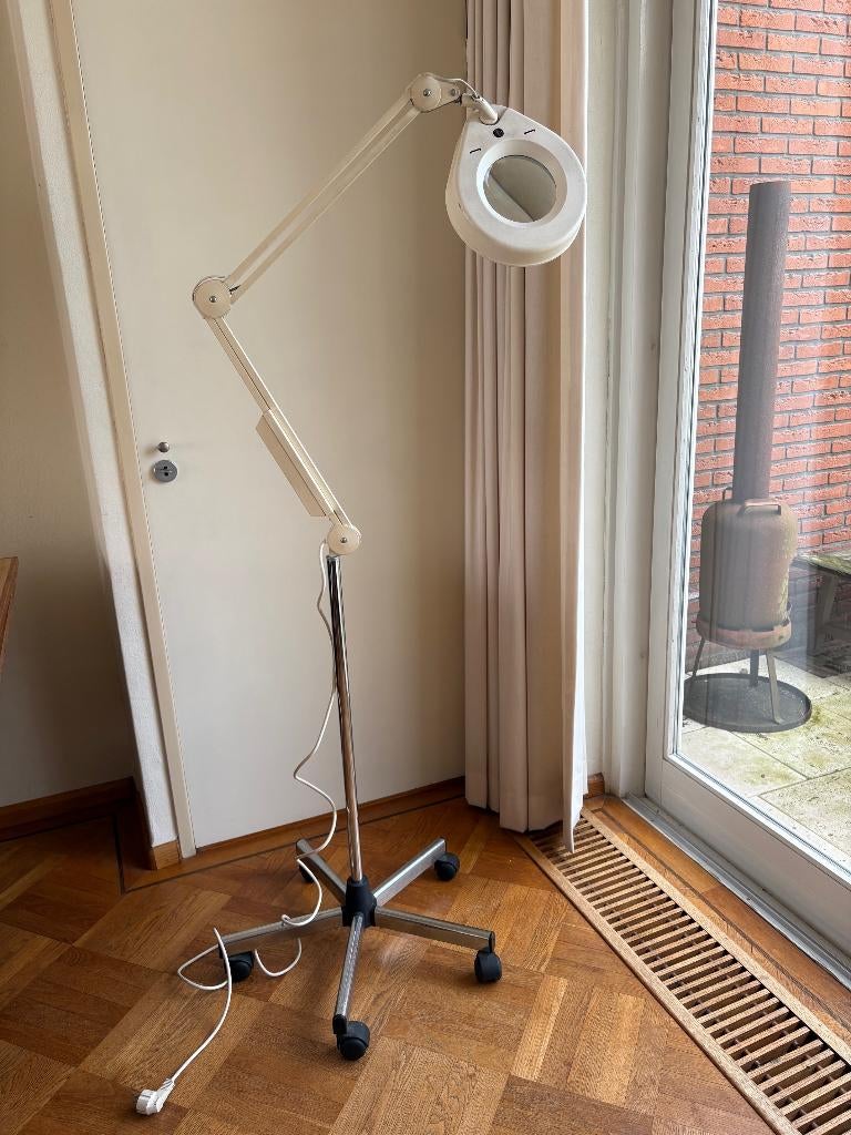 staande lamp met vergrootglas, Ophalen, Gebruikt, Loeplamp