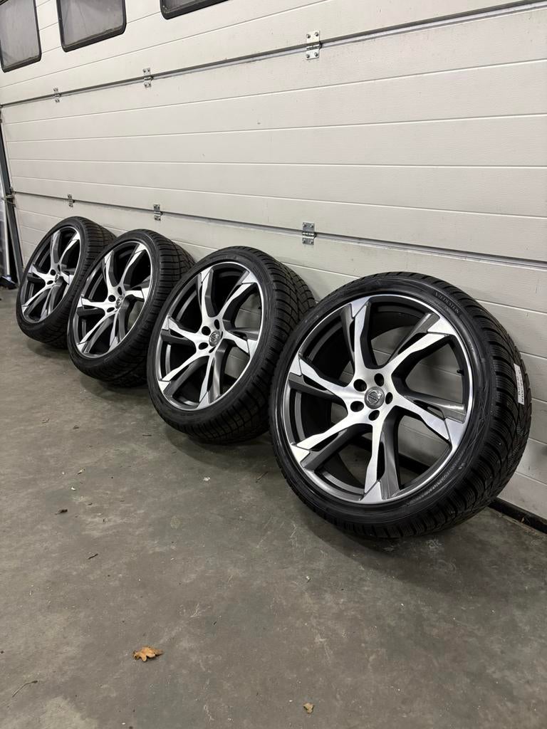 Volvo XC90 22 inch winterset ZGAN 8+ mm, Auto-onderdelen, Banden en Velgen, Ophalen, Gebruikt, 275 mm, Banden en Velgen