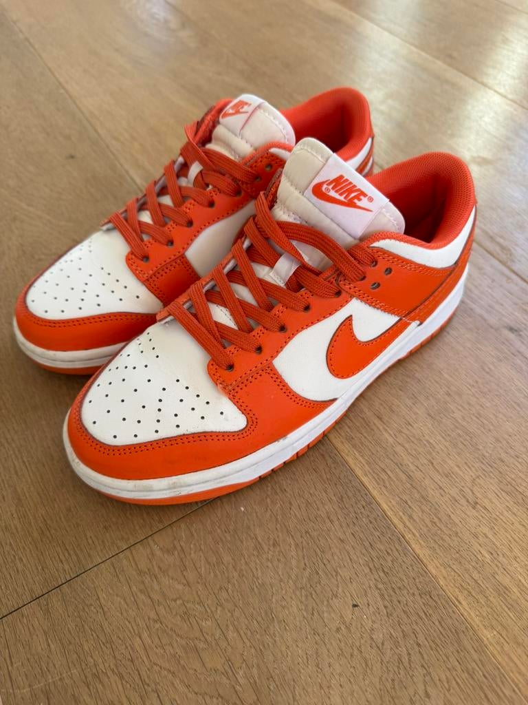 Nikes dunk low oranje, Kleding | Dames, Schoenen, Oranje, Ophalen of Verzenden, Sneakers of Gympen, Zo goed als nieuw