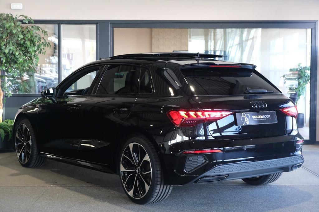 Audi A3 Sportback 35 TFSI S-Line S-tronic Pano Navi Led ACC, Auto's, Audi, Zwart, 4 cilinders, 150 pk, Leder en Stof