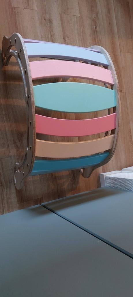 Houten speeltoestel met gekleurde spijlen, Ophalen