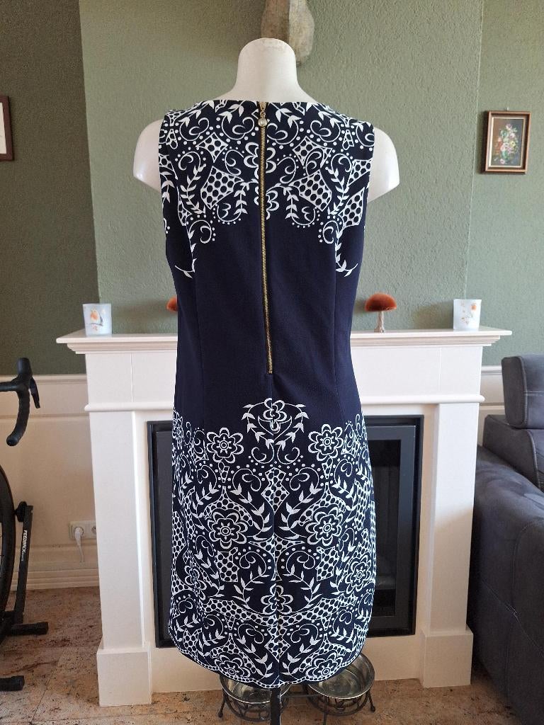 K-Design K Design blauw wit jurk mouwloos XL, K-design, Maat 42/44 (L), Zo goed als nieuw, Knielengte