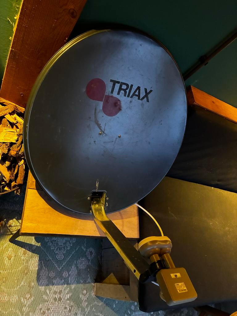 Triax Satellietschotel 60cm Complete Set met Statief, Ophalen, Zo goed als nieuw, (Schotel)antenne, Overige merken