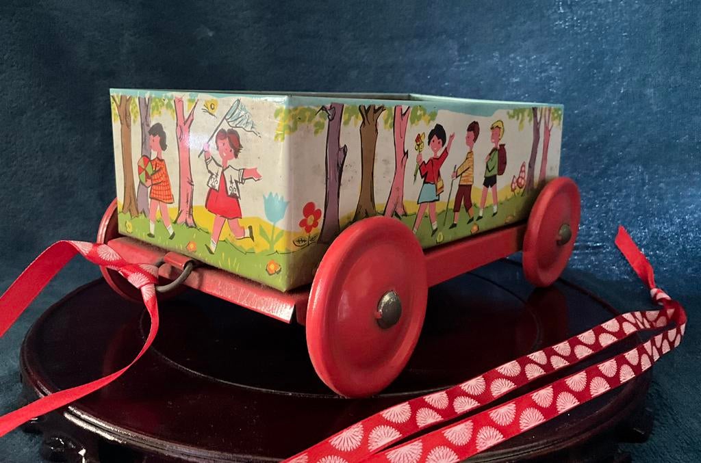 Antieke Blikken Trekwagen met Kinder Taferelen, Ophalen of Verzenden