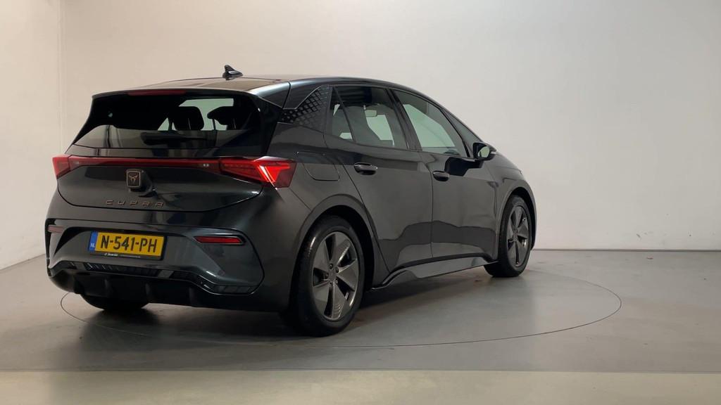 Cupra Born Business One 62 kWh Camera Stoelverwarming Virtua, Auto's, Cupra, Automaat, Gebruikt, Huisgarantie, Adaptive Cruise Control