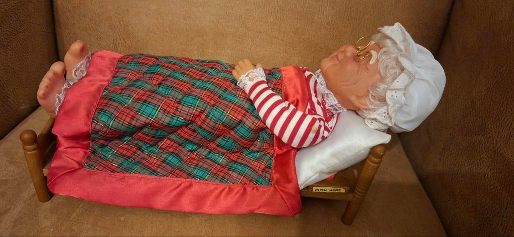 Kerst oma in bed, Ophalen of Verzenden