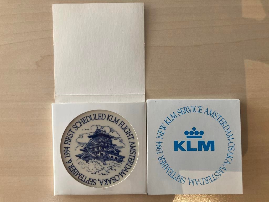 KLM First Flight Tile Amsterdam - Osaka, Verzamelen, Luchtvaart en Vliegtuigspotten, Ophalen, Zo goed als nieuw, Overige typen