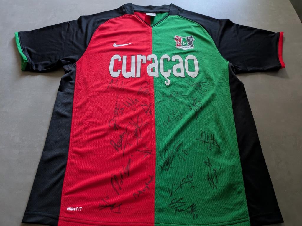Voetbalshirt NEC Handtekening vintage shirt 2009 verzamelen, Ophalen of Verzenden, Zo goed als nieuw, Shirt