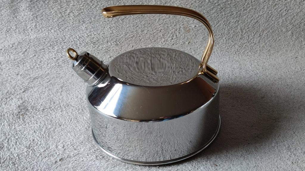 Stijlvolle SIGG fluitketel met gouden handvat, Ophalen of Verzenden, Zo goed als nieuw