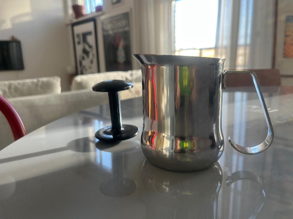 Baristasetje - rvs melkopschuimkan en tamper, Overige merken, Nieuw, Ophalen of Verzenden, Barista-accessoire