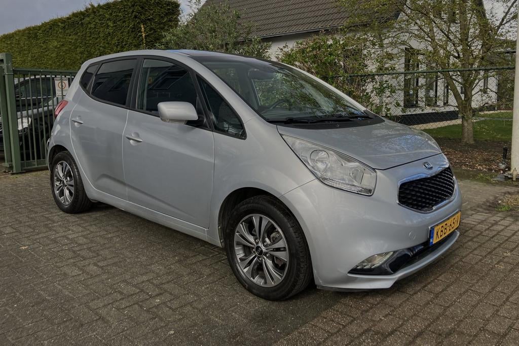 Kia VENGA 1.6 CVVT ExecutiveLine Navi camera Panoramadak, Auto's, 15 km/l, Gebruikt, 4 cilinders, Leder en Stof