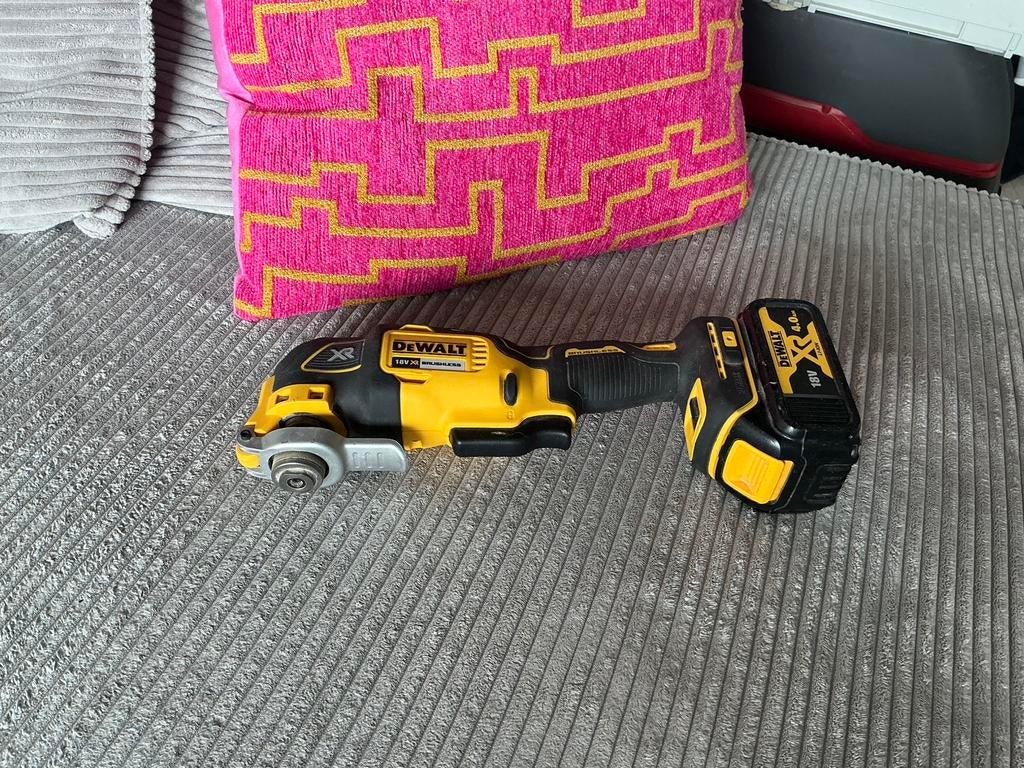 De walt DCS356 multitool accu met 4.0Ah accu erbij, Ophalen, Zo goed als nieuw