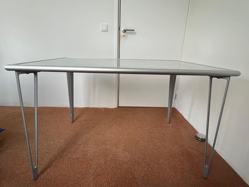 Ikea Eettafel met glazen tafelblad gebruikt als bureautafel, Ophalen, Gebruikt, 100 tot 150 cm, 50 tot 100 cm
