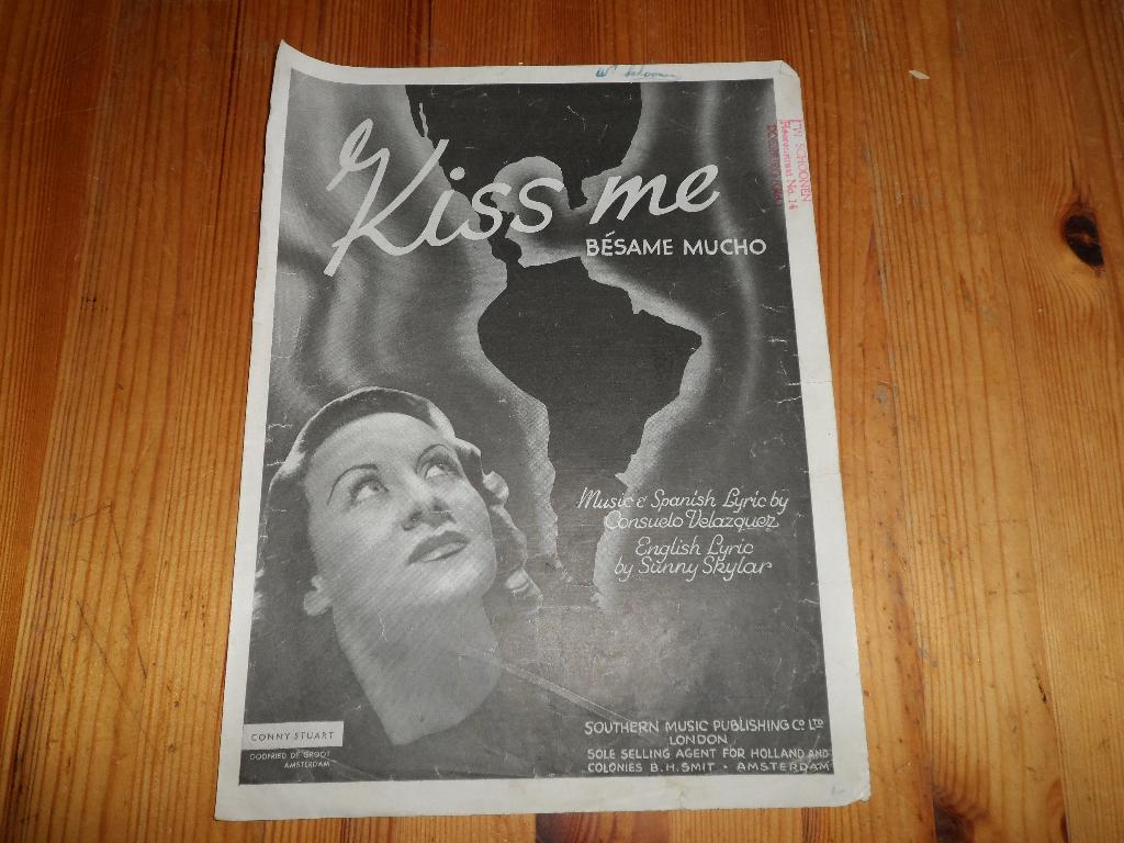 Kiss me - besame mucho - skylar / velazquez, Accordeon, Gebruikt, Ophalen of Verzenden, Artiest of Componist