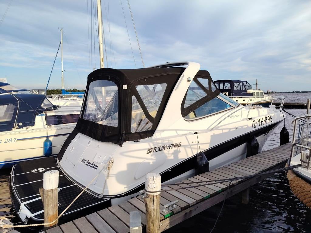 Four Winns 298 cruiser - gereviseerde motoren (2023- 15 u)., Watersport en Boten, Ophalen of Verzenden, Polyester, Benzine, Binnenboordmotor