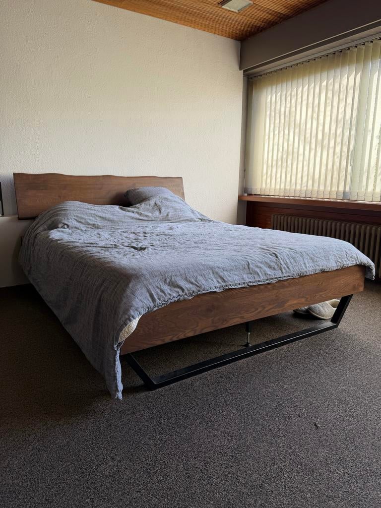 Goossens Slade Bedframe 160x200 met lattenbodems, Ophalen, Bruin, Tweepersoons, Zo goed als nieuw