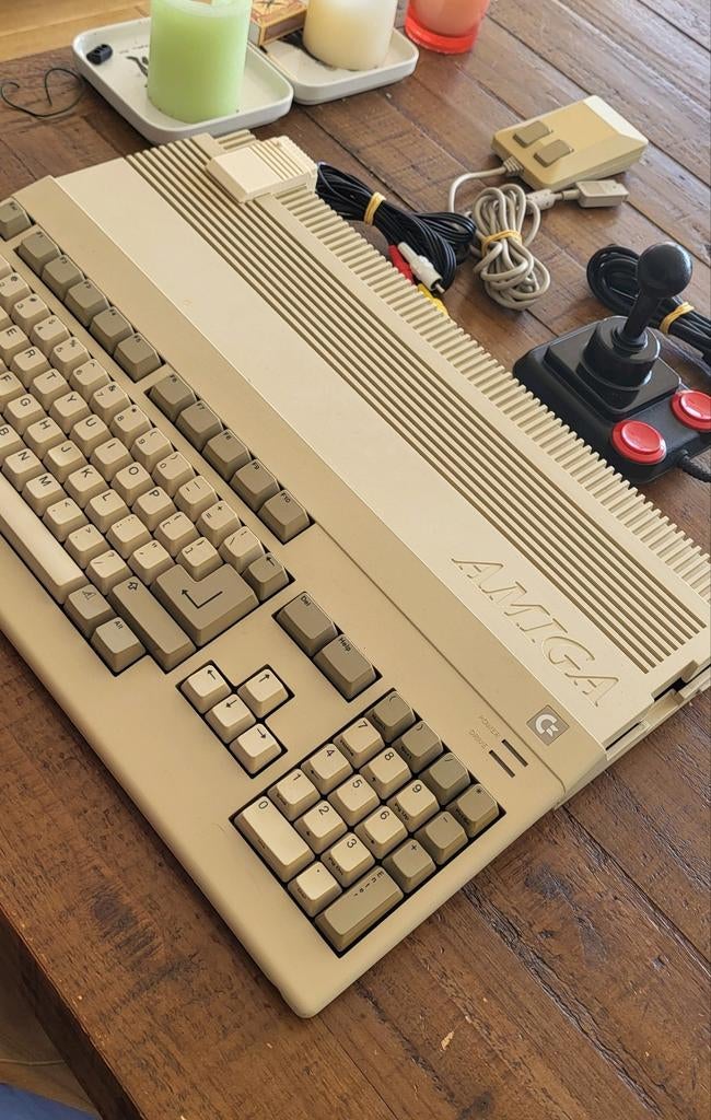- REFURBISHED - Amiga 500 w/ Pistorm 64GB+RGB2HDMI+Joystick, Computers en Software, Ophalen of Verzenden