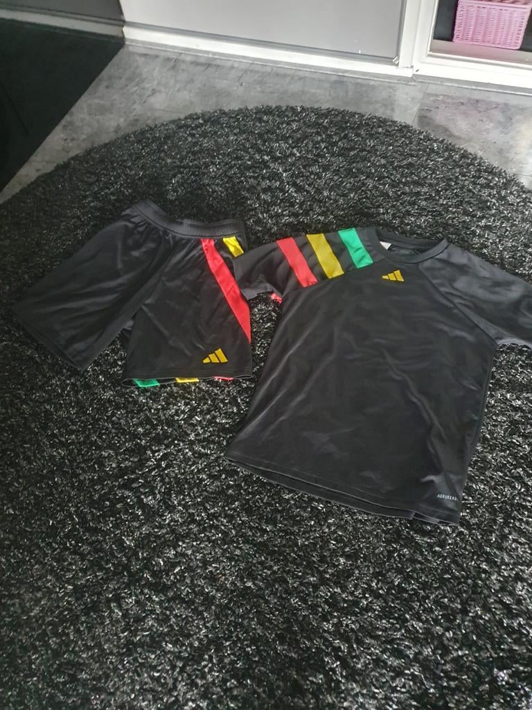 Adidas zomer setje mt S, Ophalen, Sport- of Zwemkleding