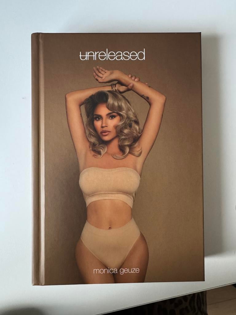 Unreleased - Monica Geuze Boek, Ophalen of Verzenden, Zo goed als nieuw