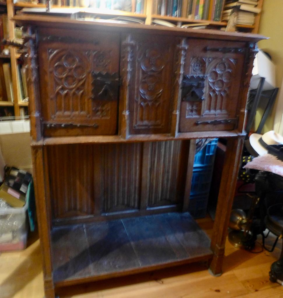 Antieke kast Gotisch, Ophalen