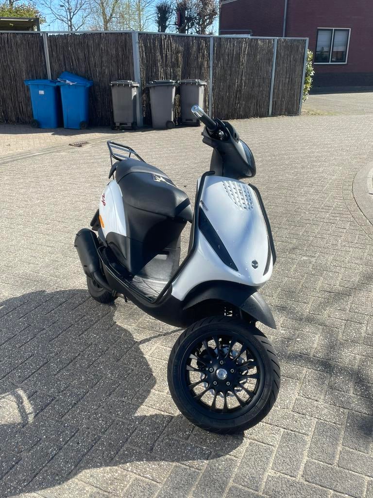 Piaggio Zip 125cc 2 takt brom, Fietsen en Brommers, Ophalen, Tweetakt, Maximaal 45 km/u, 125 cc
