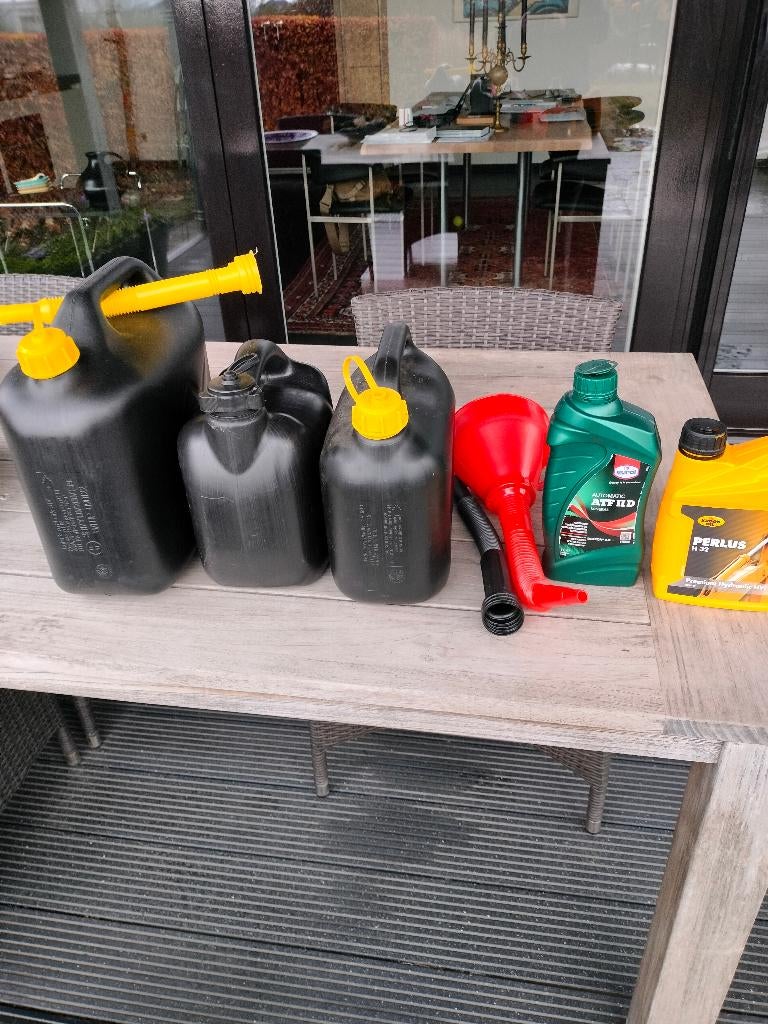 Jeerycans en olie, Auto diversen, Verzenden