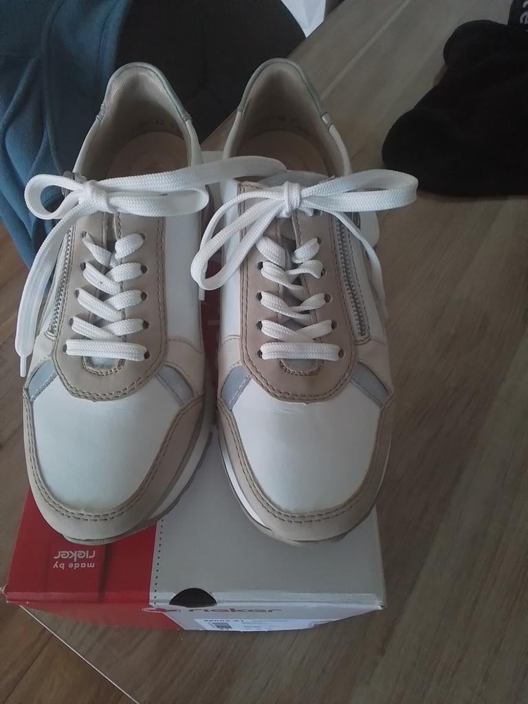 Rieker sneakers  Wit beige lichtblauw, Kleding | Dames, Schoenen, Ophalen of Verzenden, Zo goed als nieuw, Wit, Sneakers of Gympen