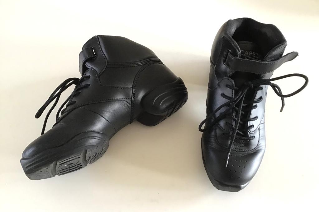 Hoge danssneaker splitzool zwart leer - Capezio voor maat 38, Ophalen of Verzenden, Zo goed als nieuw, Schoenen