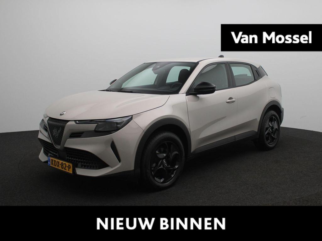 Alfa Romeo Junior 1.2 Turbo Hybrid Ibrida | Apple Carplay/An, Stof, Euro 6, 1199 cc, 620 kg