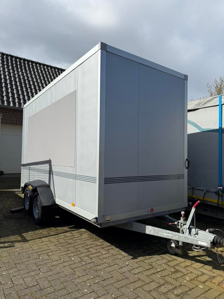 Grote Gesloten aanhanger Geisoleerd met oprijklep Humbaur, Ophalen, Gebruikt