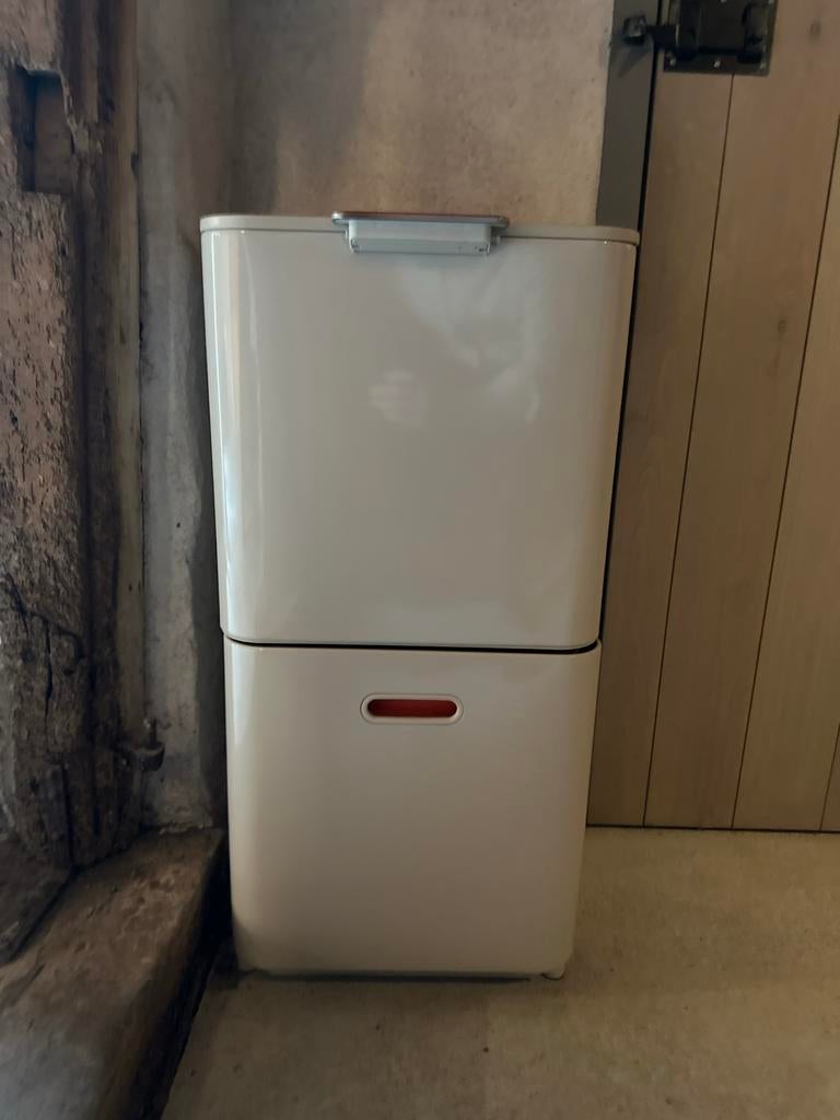 Joseph Joseph Totem Max 60L Stone afvalscheider nieuw, Huis en Inrichting, Woonaccessoires | Prullenbakken, Nieuw, Metaal, 75 cm of meer