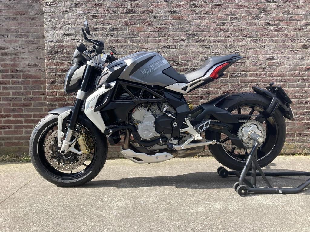 MV Agusta Dragster 800 bj 2015 +- 10925 km als nieuw, Motoren, Motoren | MV Agusta, Bedrijf, Naked bike, meer dan 35 kW, 3 cilinders
