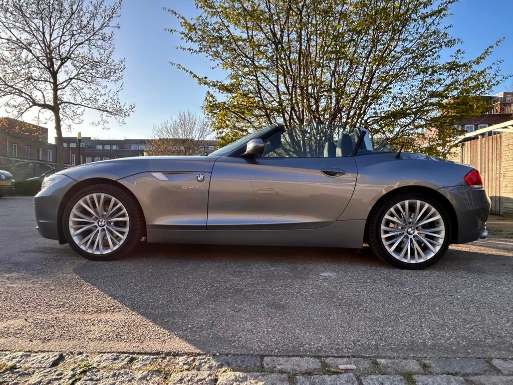 BMW Z4 2.5 Roadster Sdrive 23I 2011 Grijs, Zwart, 2497 cc, Cabriolet, 75 €/maand