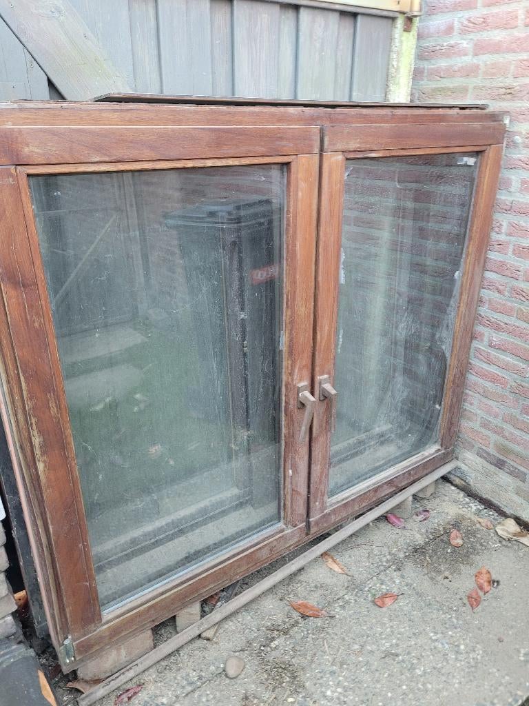 Houten kozijnen, Doe-het-zelf en Verbouw, Kozijnen en Schuifpuien, Gebruikt, Raamkozijn, Inclusief glas, 75 tot 150 cm