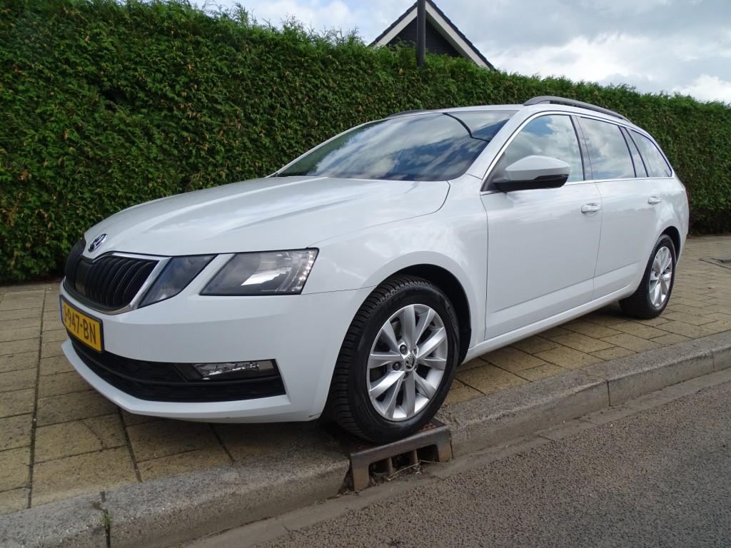 Skoda OCTAVIA 1.0 TSI BNS EDITION-Clima-Media app-Blth-Trkh-, Gebruikt, Met garantie (alle), 116 pk, Wit