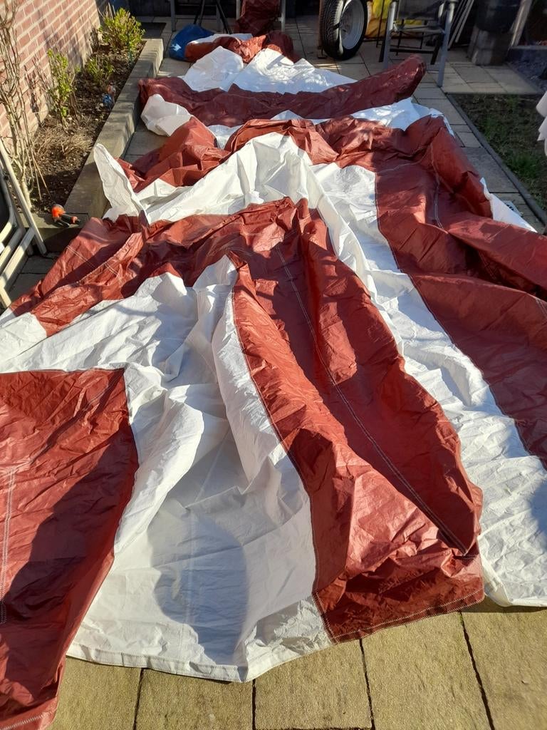 Genua zeil bruin-wit - 6,50m onderlijk, 11,50m achterlijk, Ophalen, Gebruikt, Genua of Fok, 30 tot 60 m²