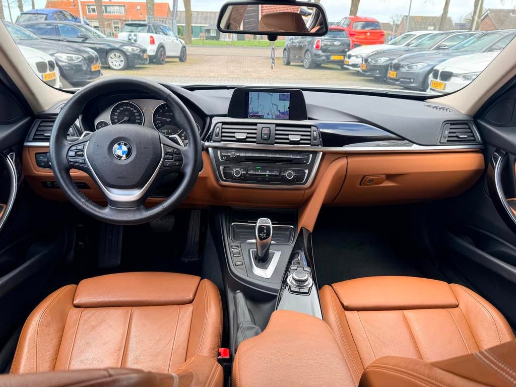 BMW 3-serie 320i Upgrade Edition Luxury|Nieuwe Ketting|Navig, Auto's, Automaat, Achterwielaandrijving, Gebruikt, Euro 6
