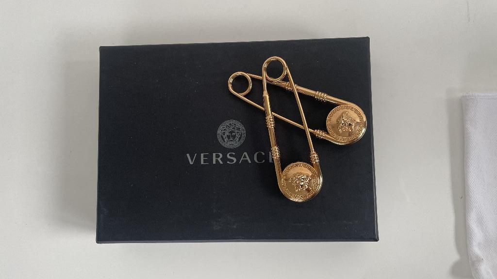 Versace Speld/Broche, Ophalen of Verzenden, Zo goed als nieuw, Merk, Speldje of Pin