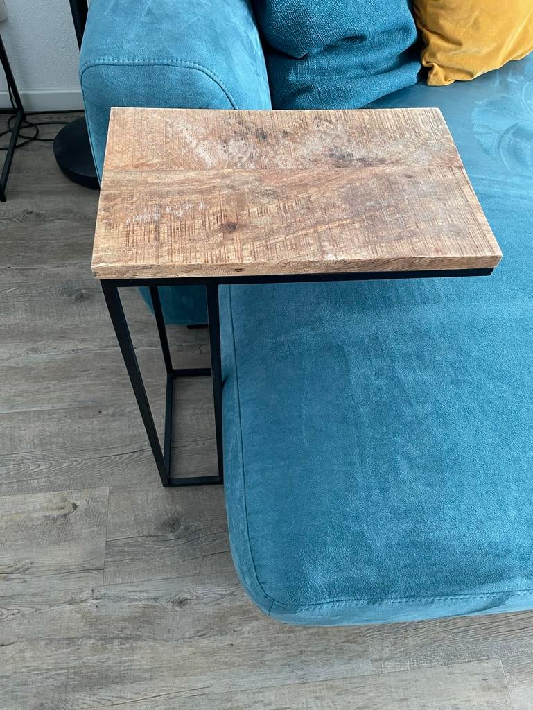 Sidetable van mangohout voor bij de bank, Ophalen, Minder dan 50 cm, Zo goed als nieuw, Overige houtsoorten