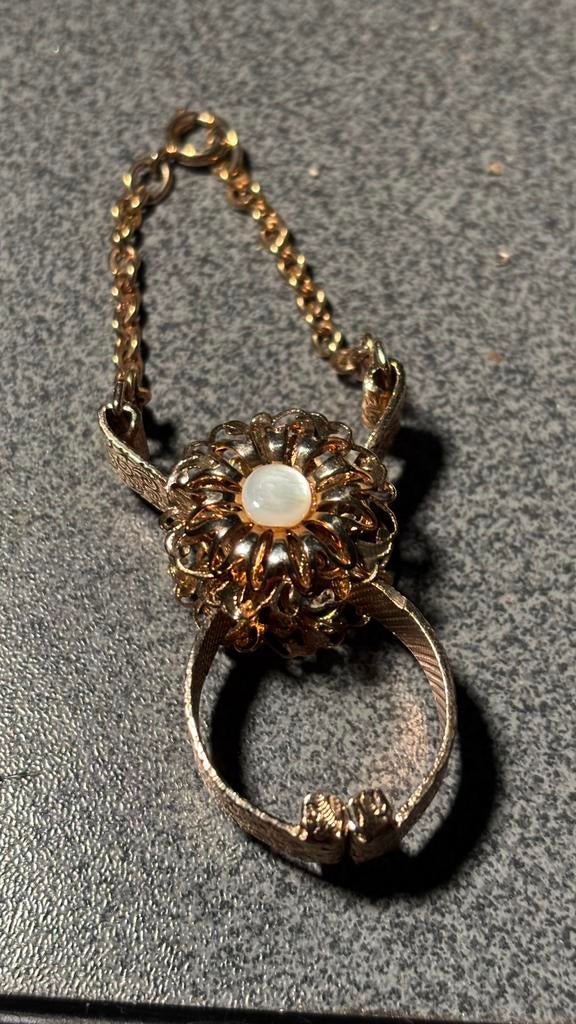 Handschoenclip in Victoria style, Overige materialen, Nieuw, Ophalen of Verzenden, Met edelsteen